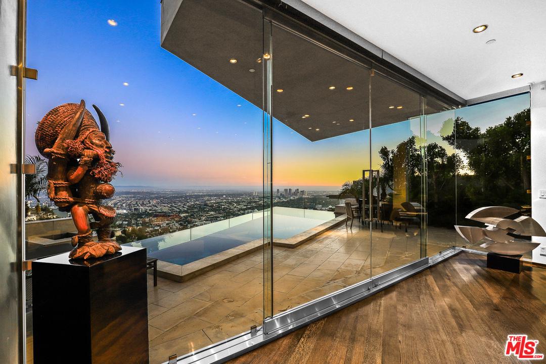 1738 Viewmont Dr Los Angeles (city) CA 90069