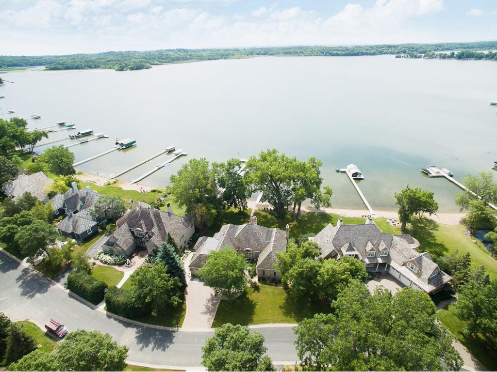 3748 Landings Drive Chanhassen, MN 55331