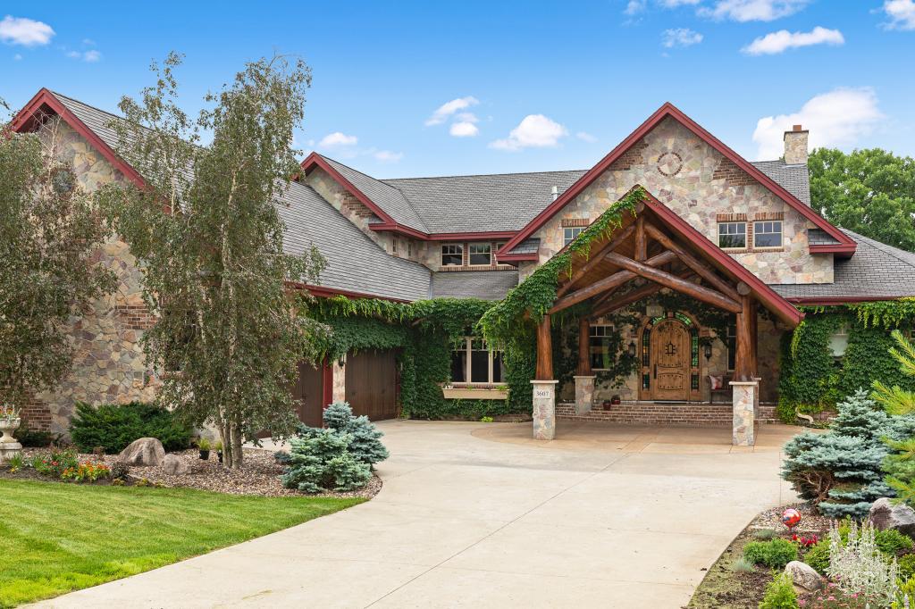 3607 Lerive Way Chaska, MN 55318