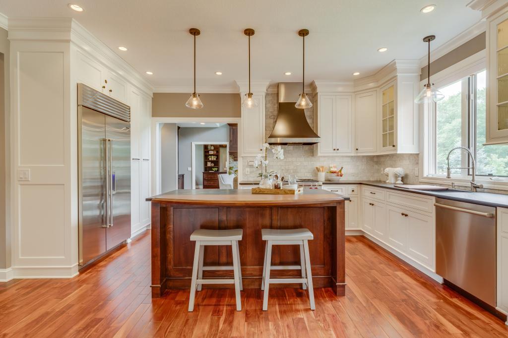 10027 Bluff Road Eden Prairie, MN 55347
