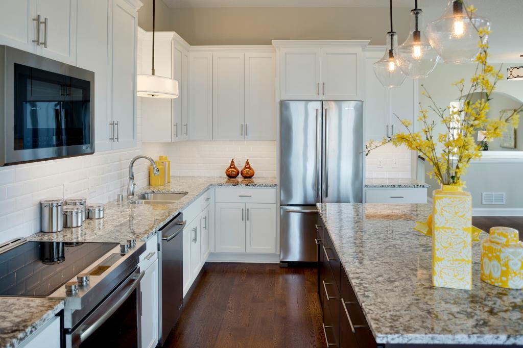 17787 Junelle Court Lakeville, MN 55044